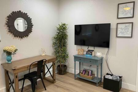 Country Charmer Single Story Cottage Pet Friendly Loomis Екстер'єр фото